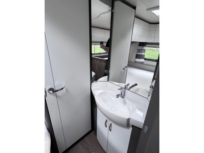 Hobby Excellent Edition 560 KMFE Voortent-mover  foto: 11