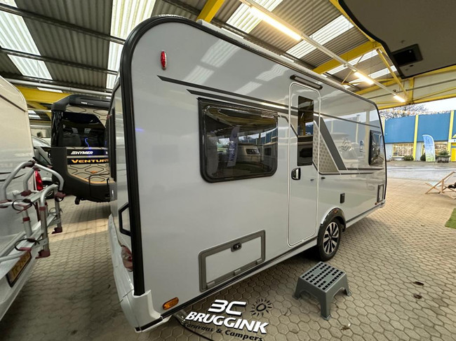 Knaus Sudwind 60 Years 450 FU FRANS BED VLOERVERWARMING foto: 1