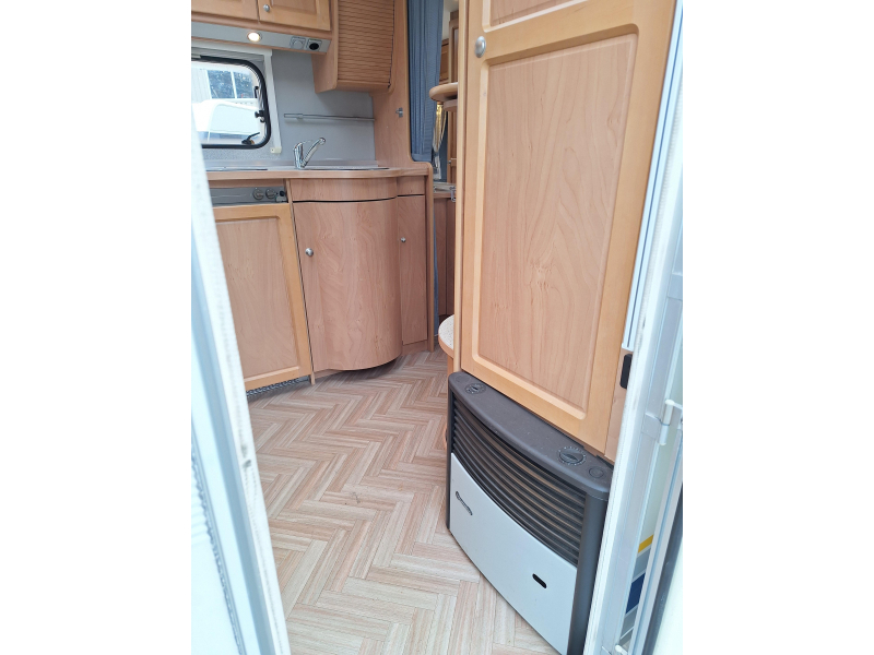 Bürstner Amara 450 TS  foto: 13