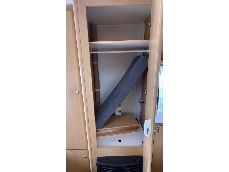 Beyerland Vitesse 460 MD eindkeuken zit vast bed  foto: 10