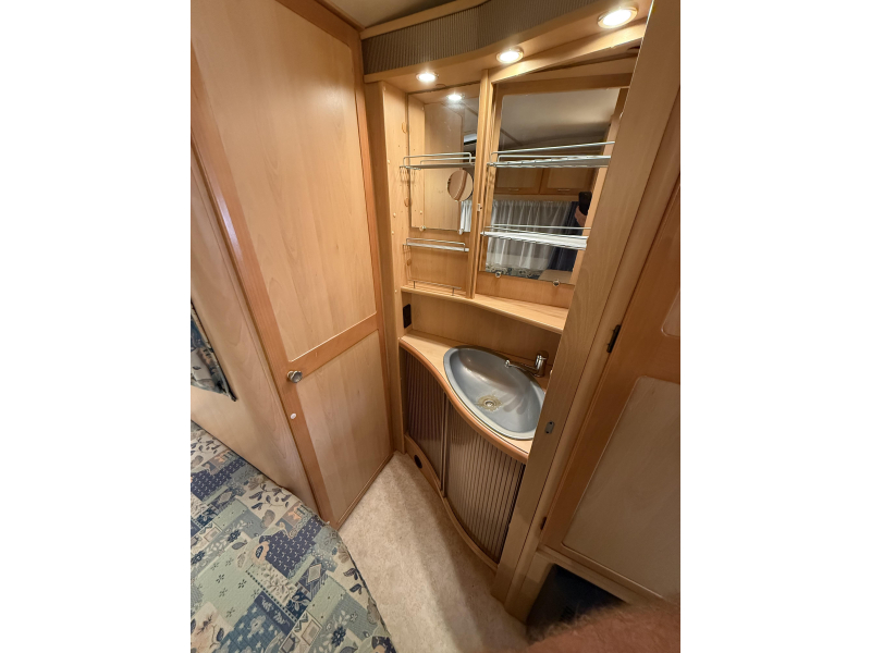 TEC Travel King 390 ATF TREINZIT VASTBED VOORTENT  foto: 16