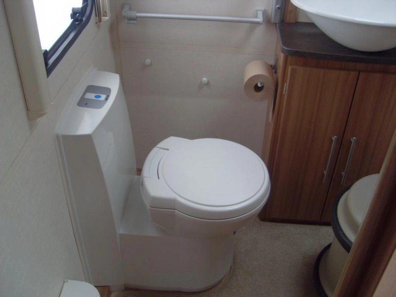 Lunar Quasar 514 met Mover en voortent  foto: 7