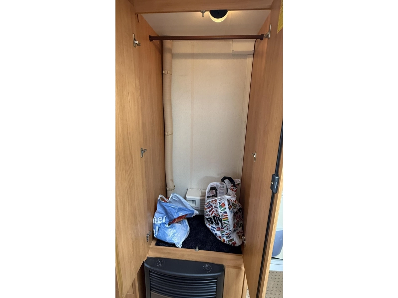Hobby Excellent Easy 460 UFE frans bed rondzit toilet  foto: 8