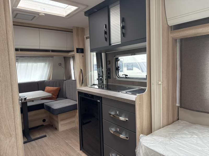 Hobby De Luxe 460 LU Model 2027  foto: 6