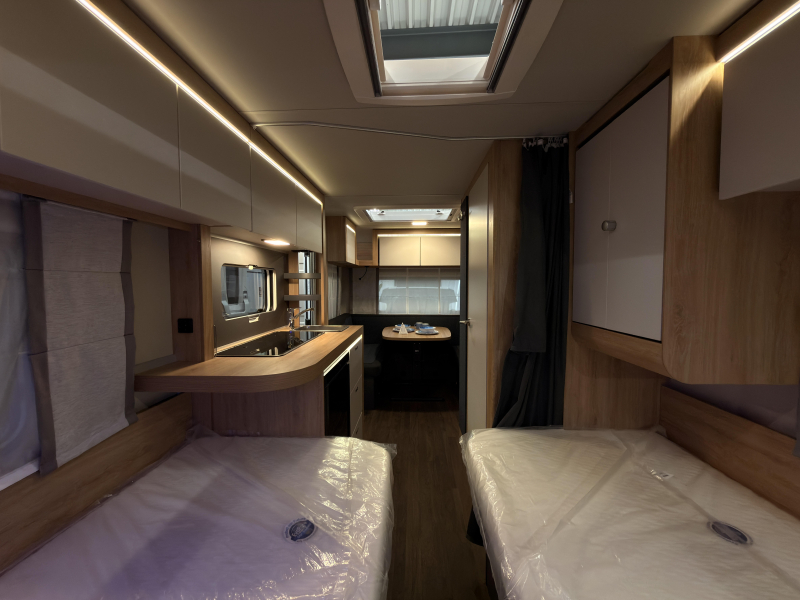 Knaus Sport 460 EU 1800 KG + Enkele Bedden  foto: 11