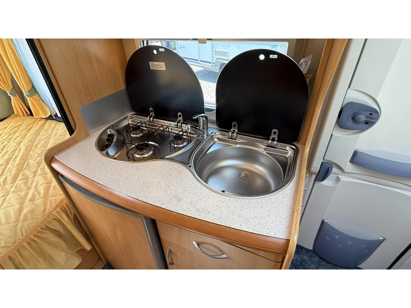 Hobby De luxe Easy 450 UF dwars bed rondzit toilet  foto: 7