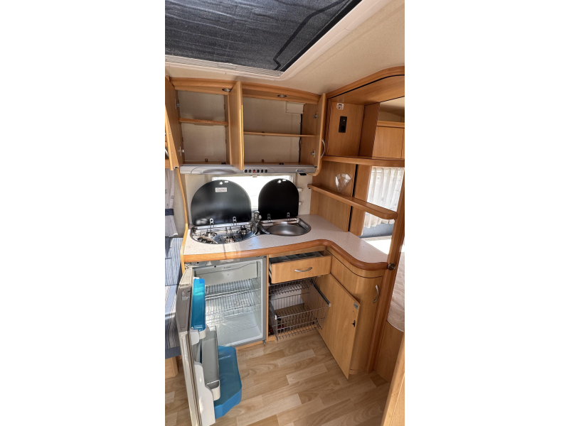 Hobby Excellent Easy 460 UFE - Voortent  foto: 7