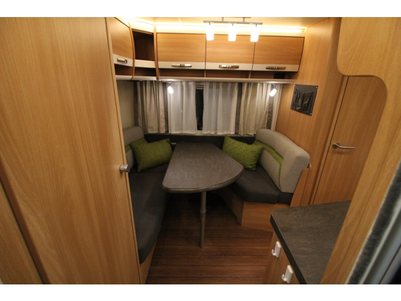 Knaus Sudwind Silver Selection 420 QD Mover Thule 6300 Voortent  foto: 6