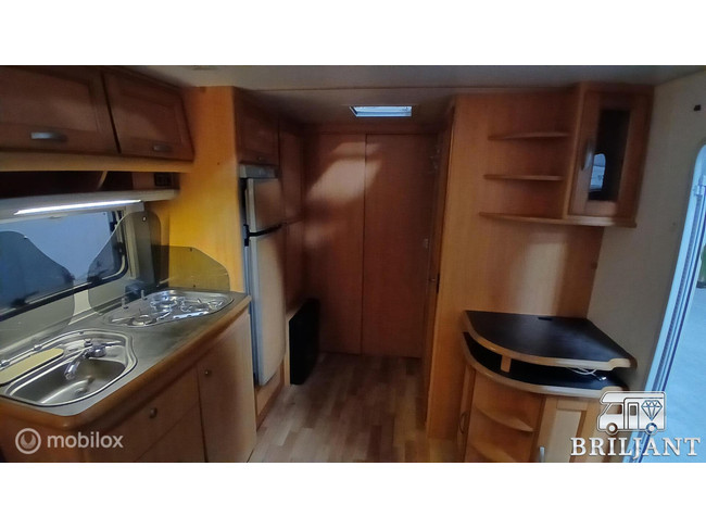 LMC 560K1 caravan.. enkelebedden/rondzit foto: 11
