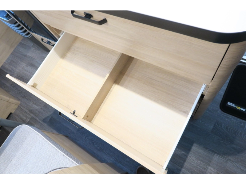 Weinsberg CaraOne Edition HOT 480 QDK Stapelbed vastbed treinz.  foto: 12