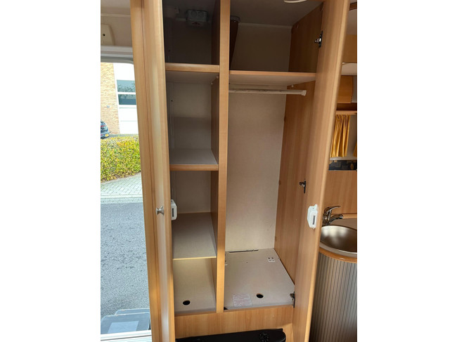 HOME-CAR Racer Spirit 45 | Fietsenrek | Voortent | Fransbed | Kachel | Dinnete foto: 16