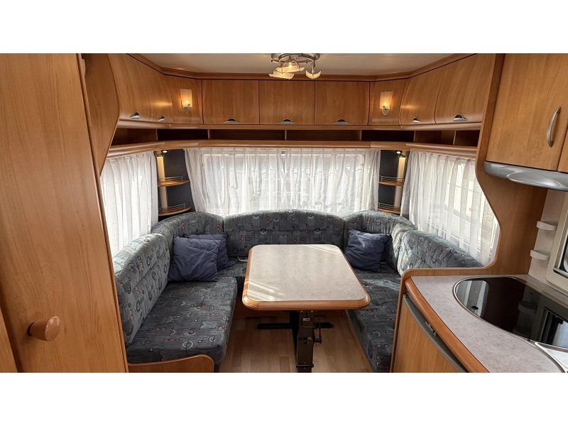 Hobby Excellent Easy 460 UFE frans bed rondzit toilet  foto: 1