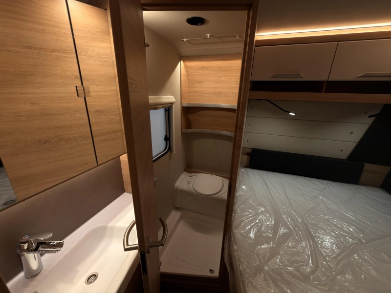 Knaus Sudwind Black Selection 500 FU 1800KG+vloer+Fransbed  foto: 14