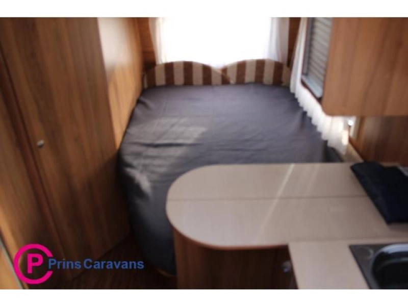 Bürstner Averso 450 Frans Bed en Rondzit  foto: 9
