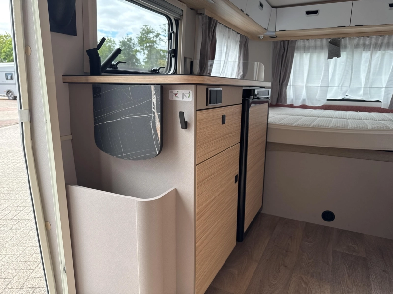 Eriba Touring 530 Tango Red 2025 Luifel 