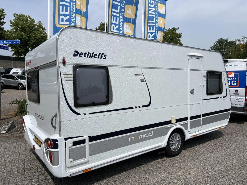 Dethleffs Nomad 450 DB Mover, Voortent, Hordeur  foto: 1