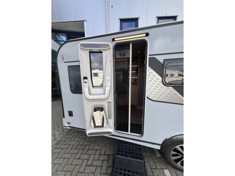 Knaus Sudwind Black Selection 460 EU ENKELE BEDDEN-VLOERVERW  foto: 4