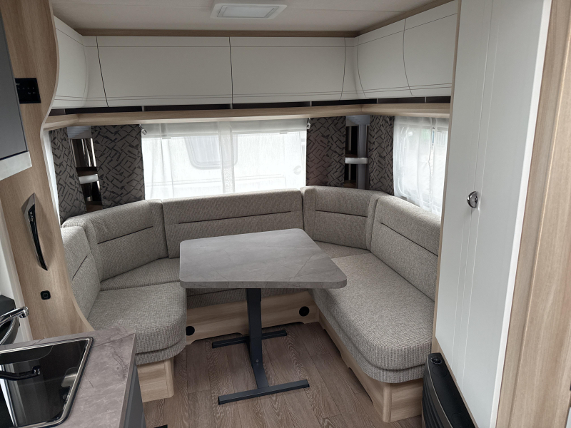 Hobby De Luxe 495 UL Mover/Luifel/Fietsdrager  foto: 10