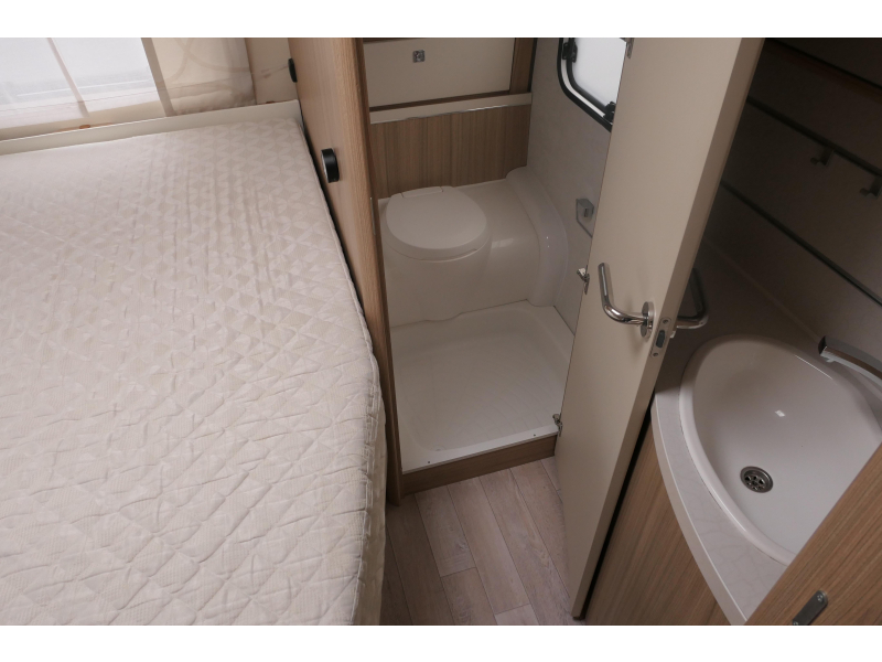 Fendt Bianco Activ 495 SFE Ruime caravan  foto: 9