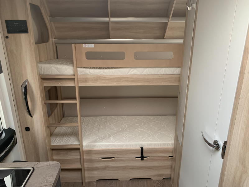 Hobby De Luxe 490 KMF Model 2026 