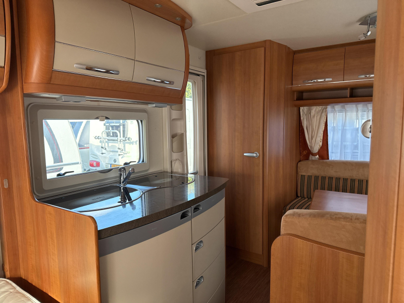 Hobby Excellent 400 SF Mover/Unico voortent  foto: 5