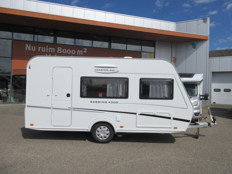 LMC Sassino 430 D ZEER NETJES MET VOORTENT 