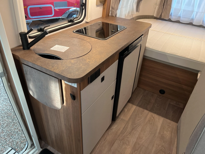 Eriba Touring 550 Legend Hampton zilver 