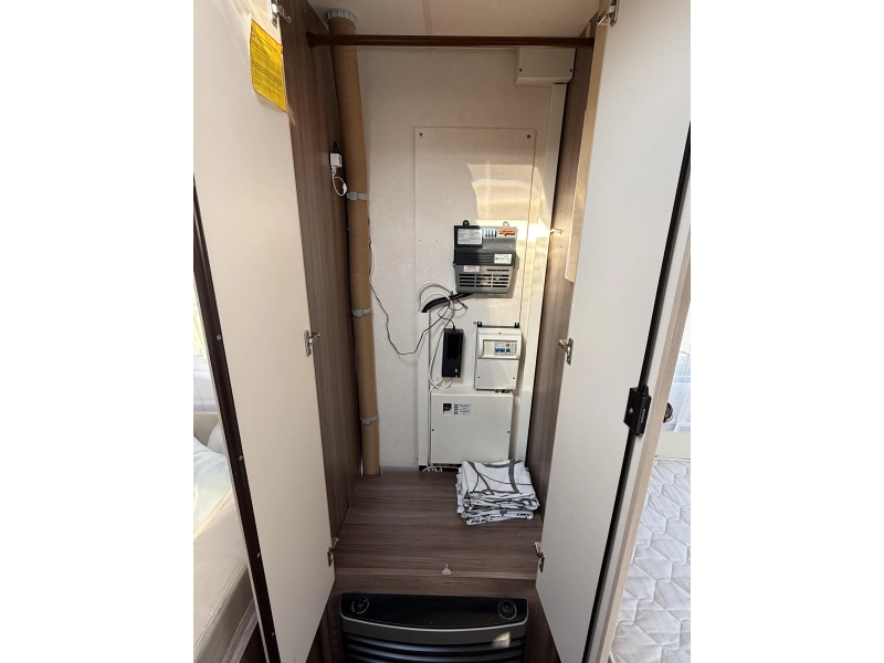 Hobby De luxe Easy 400 SF dwars bed treinzit toilet  foto: 5