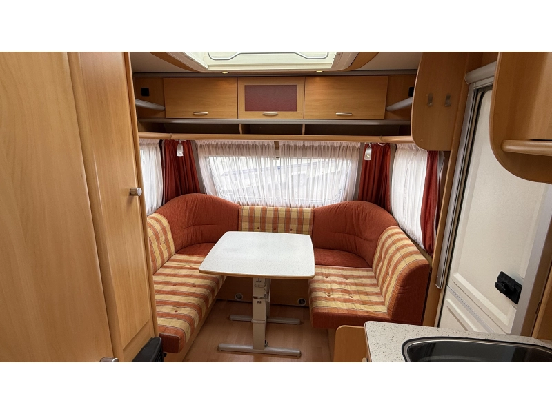 Dethleffs Summer Edition 430 DB vast bed rondzit toilet  foto: 10