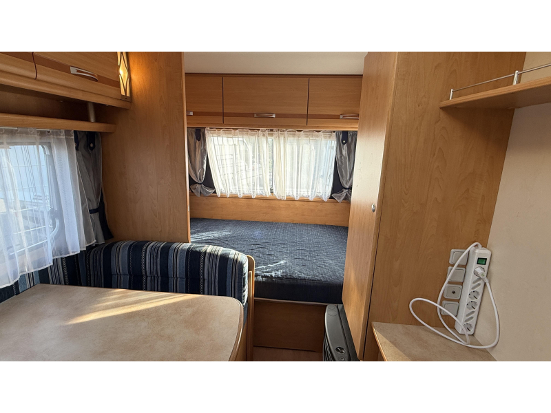 Caravelair Ambiance Style 400 CP eindkeuken zit vast bed  foto: 10