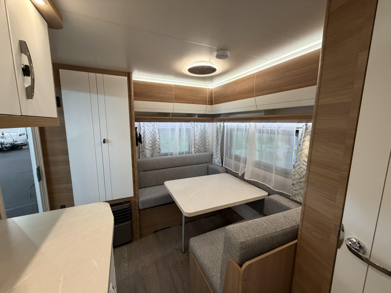 Hobby De Luxe 440 SF cassete luifel -  foto: 10