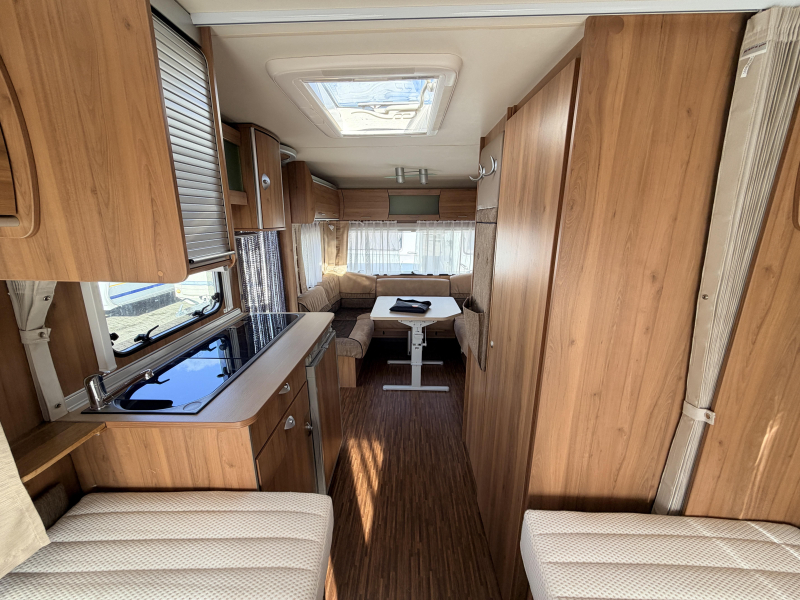 Bürstner Averso 460 TL Enkele bedden, Mover Luif  foto: 8