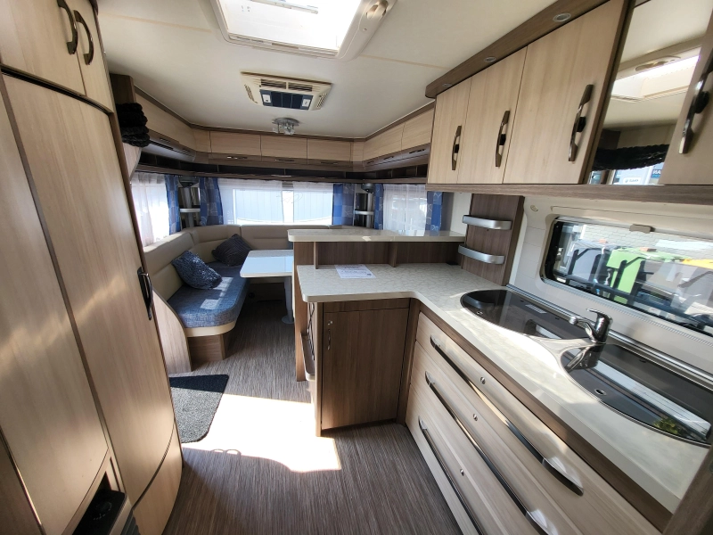 Hobby De Luxe 560 CFE airco en mover 
