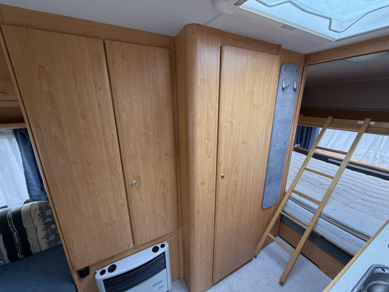Knaus Blue Line 450 TK STAPELBED VASTBED RONDZIT 