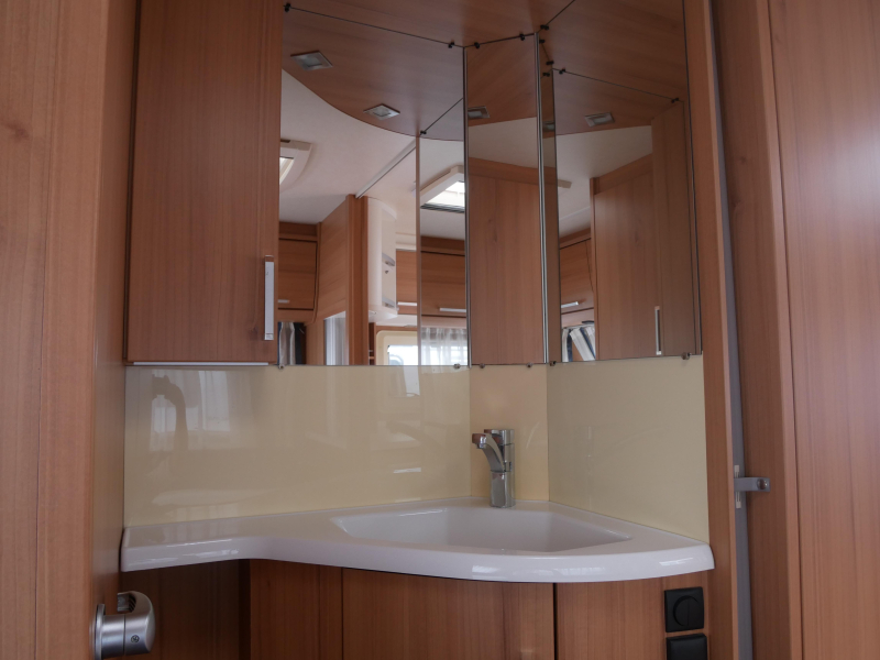 Knaus Sudwind 500 FU Voortent + cassetteluifel  foto: 13