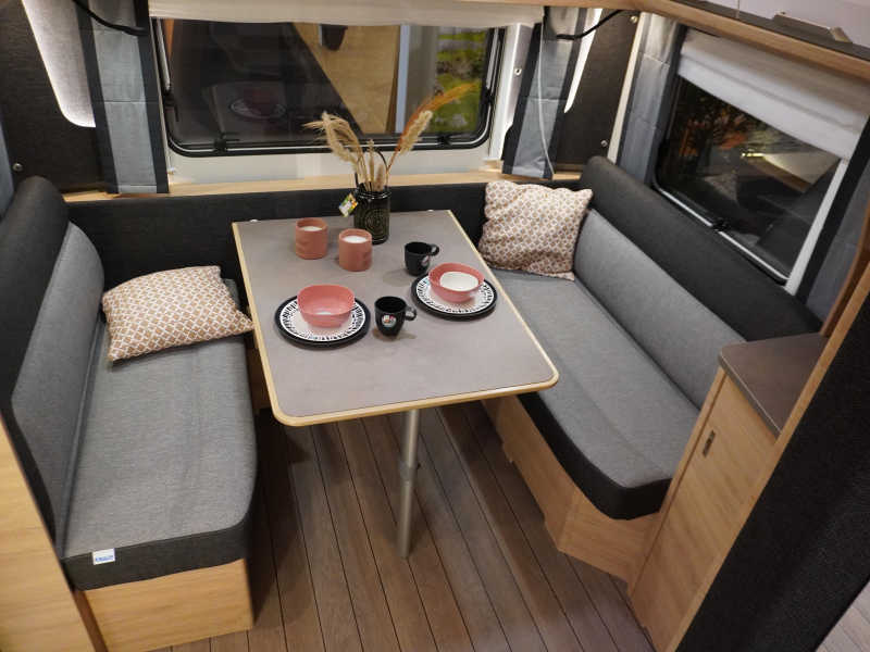 Knaus Sudwind Black Selection 460 EU ENKELE BEDDEN 