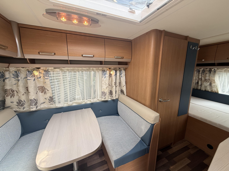 Knaus Sport 420 QD VASTBED TREINZIT VOORTENT  foto: 15
