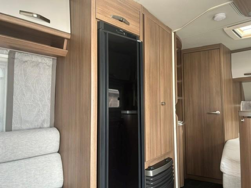 Tabbert Rossini Booster 450 TD VOORTENT  foto: 6