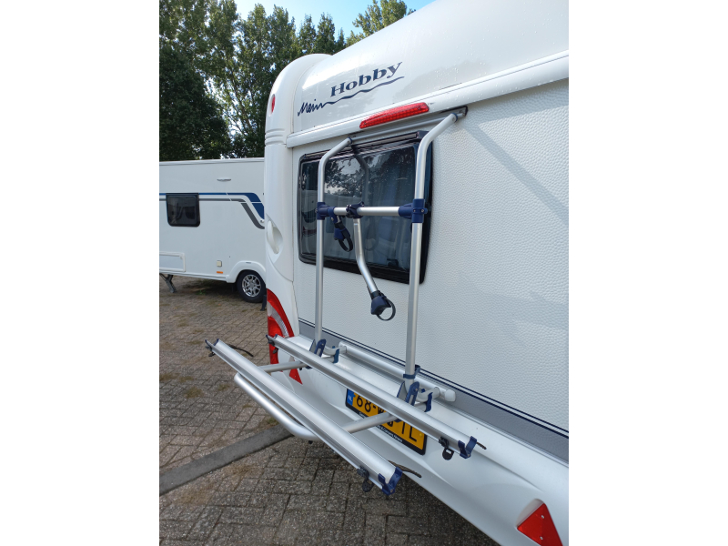 Hobby De Luxe 400 SF voortent-fietsendrager  foto: 2