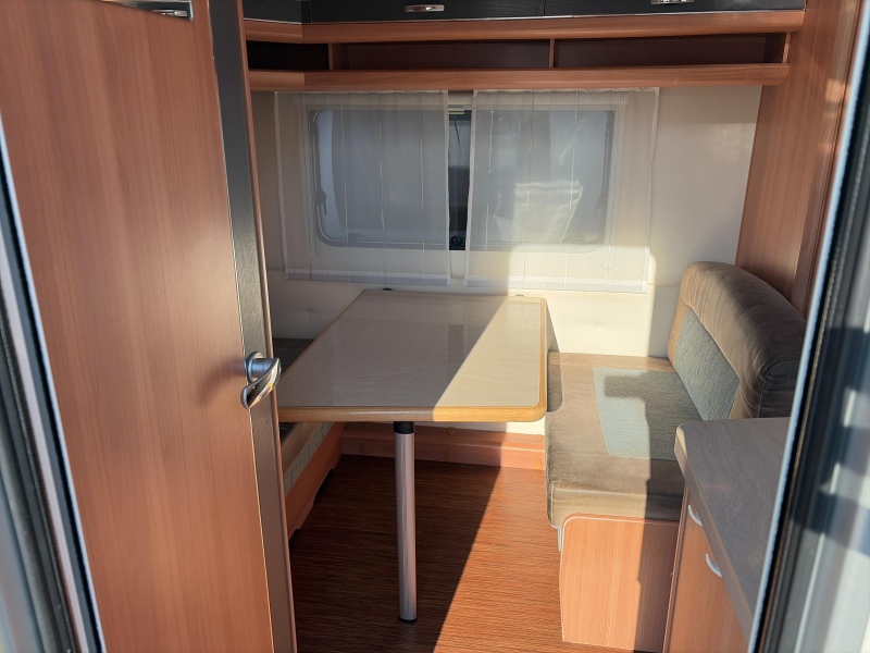 Hobby De Luxe 400 SF Voortent/Fietsdrager  foto: 7