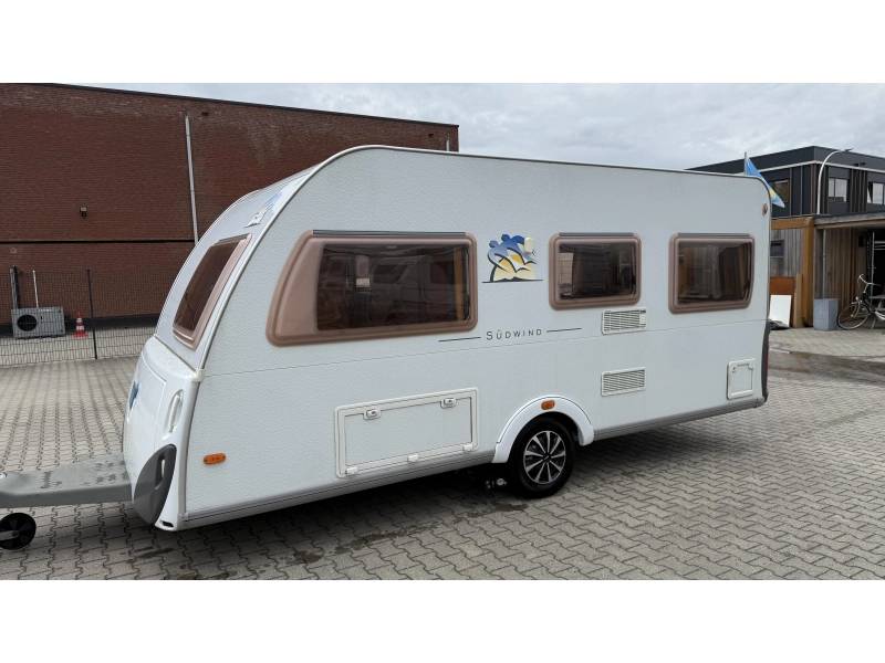 Knaus Sudwind 450 FU frans bed rondzit toilet  foto: 14