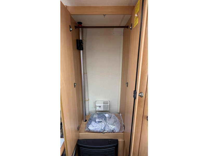 Hobby De luxe Easy 450 UF dwars bed rondzit toilet  foto: 5