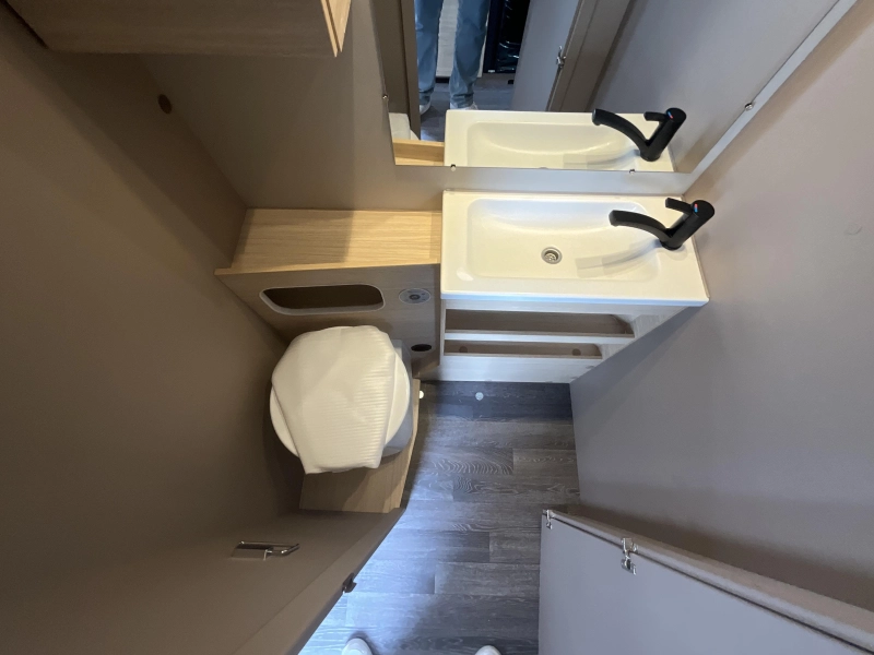 Weinsberg CaraLife 470 EU AIRCO-ENKELE BEDDEN  foto: 13