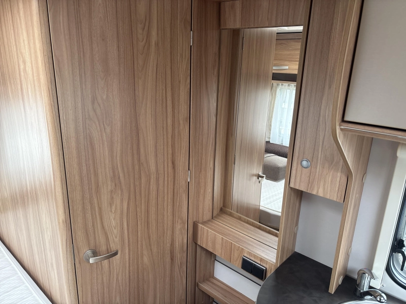 Eriba Nova Light 465 Mover/Thule luifel  foto: 7