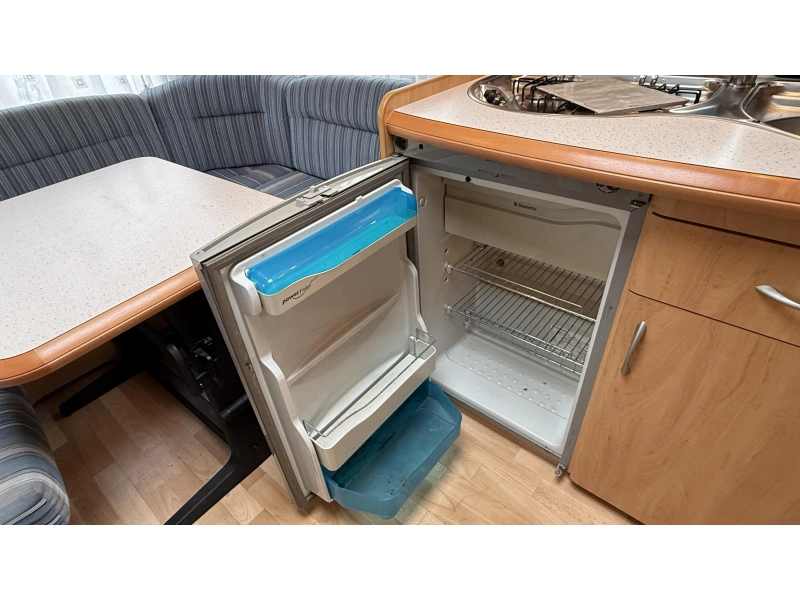 Hobby De luxe Easy 460 UFE frans bed rondzit toilet  foto: 5