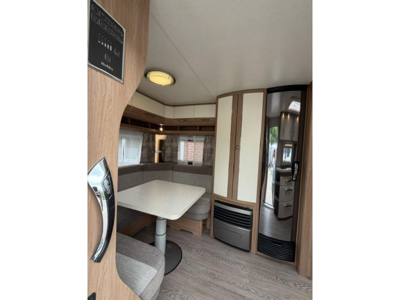 Hobby De Luxe 540 UFF Incl. Mover en Airco  foto: 11
