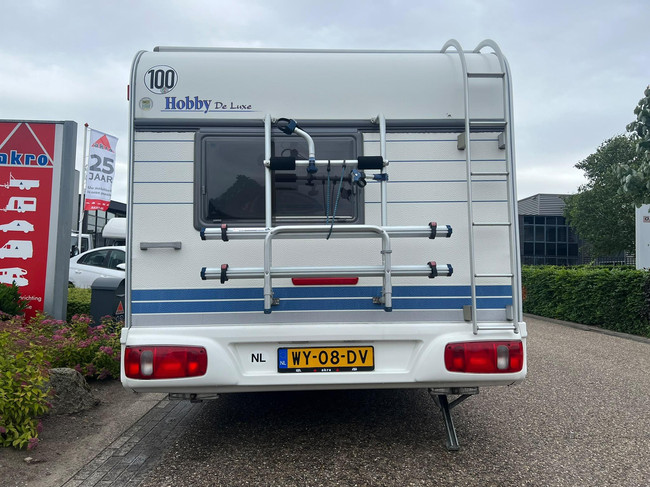 Hobby De Luxe 400 SF | Luifel | Fietsenrek | Mover Half Automaat | Vastbed | Dinette (Treinzit) | Tempo 100 | Schokbrekers foto: 5