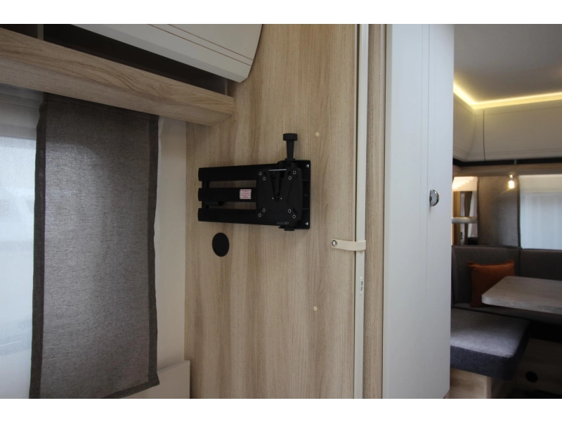 Hobby De Luxe 460 UFE Frans bed & rondzit!  foto: 17