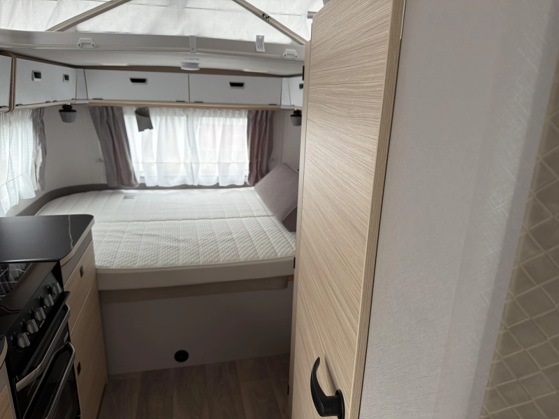Eriba Touring 630 Urban Hampton Zilver 