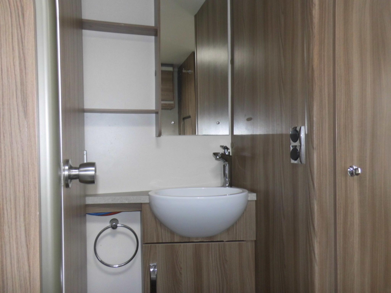 Sprite Cruzer 480 SR Mover en cassetteluifel!  foto: 5